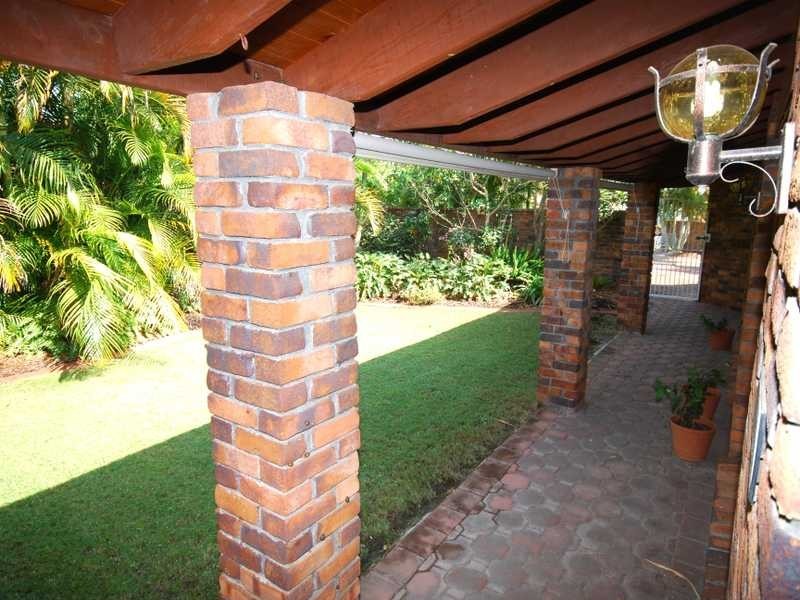 15 Peninsula Court, Mermaid Waters QLD 4218