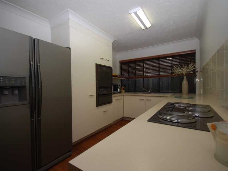 Unit 1/12 Snowgum Crt, Burleigh Waters QLD 4220