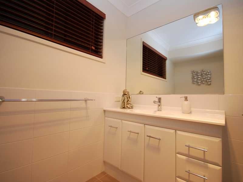 Unit 1/12 Snowgum Crt, Burleigh Waters QLD 4220