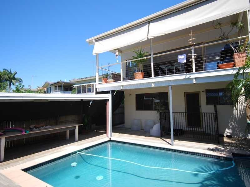 38 Hillcrest Parade, Miami QLD 4220