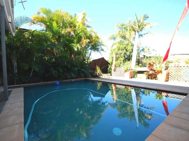 38 Hillcrest Parade, Miami QLD 4220