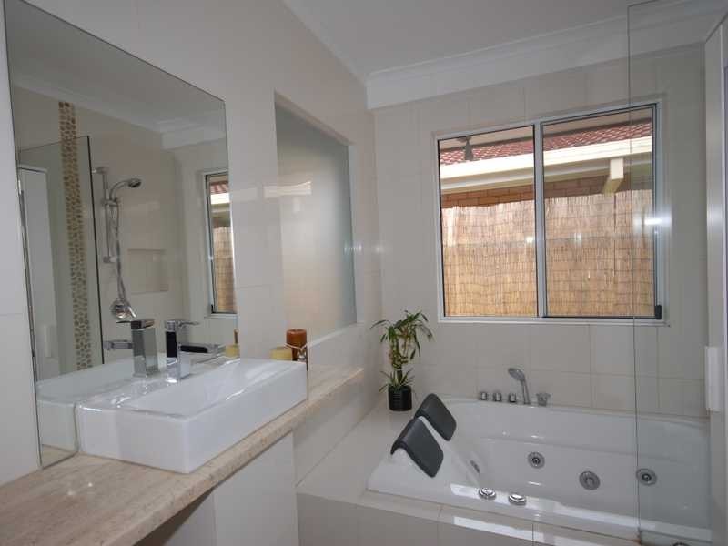 106 Chainey Ave, Miami QLD 4220