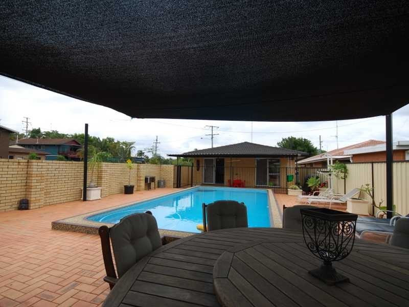 112 Chainey Ave, Miami QLD 4220