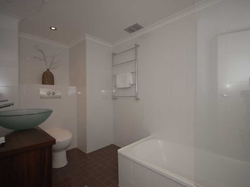 17/32 The Esplanade, Burleigh Heads QLD 4220