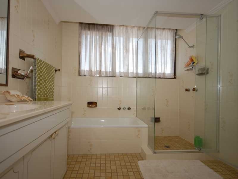 Unit 18/114 The Esplanade, Burleigh Heads QLD 4220