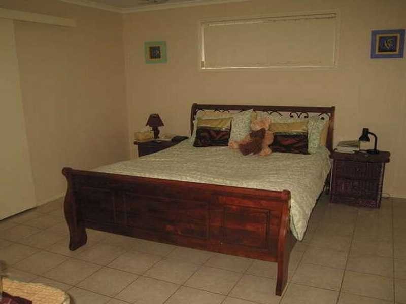 38 Beaconsfield Drive, Burleigh Waters QLD 4220