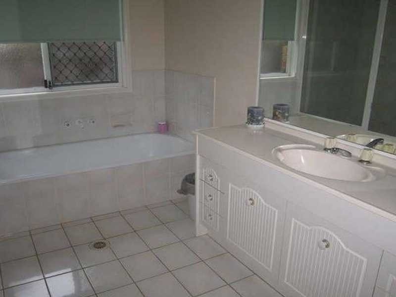 38 Beaconsfield Drive, Burleigh Waters QLD 4220