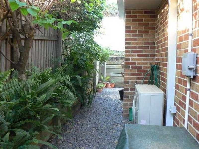 38 Beaconsfield Drive, Burleigh Waters QLD 4220