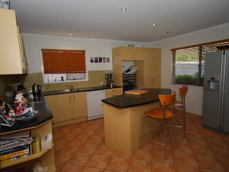 19 Clinton Ave, Burleigh Waters QLD 4220