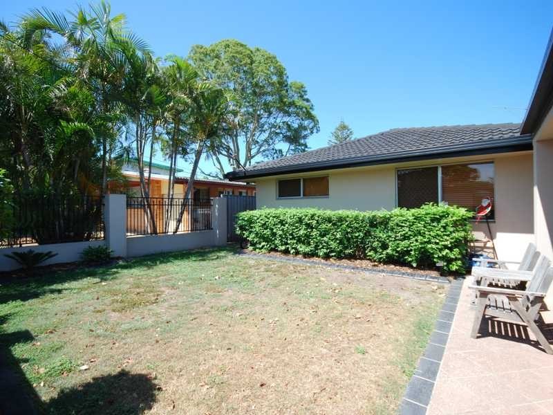 19 Clinton Ave, Burleigh Waters QLD 4220