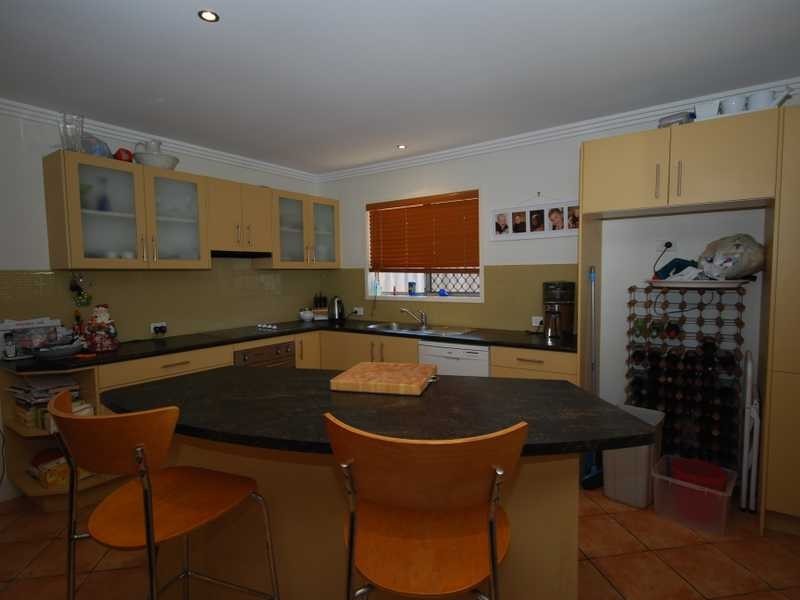 19 Clinton Ave, Burleigh Waters QLD 4220