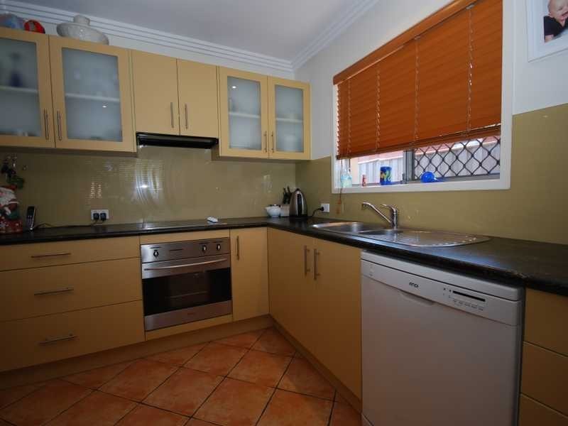 19 Clinton Ave, Burleigh Waters QLD 4220