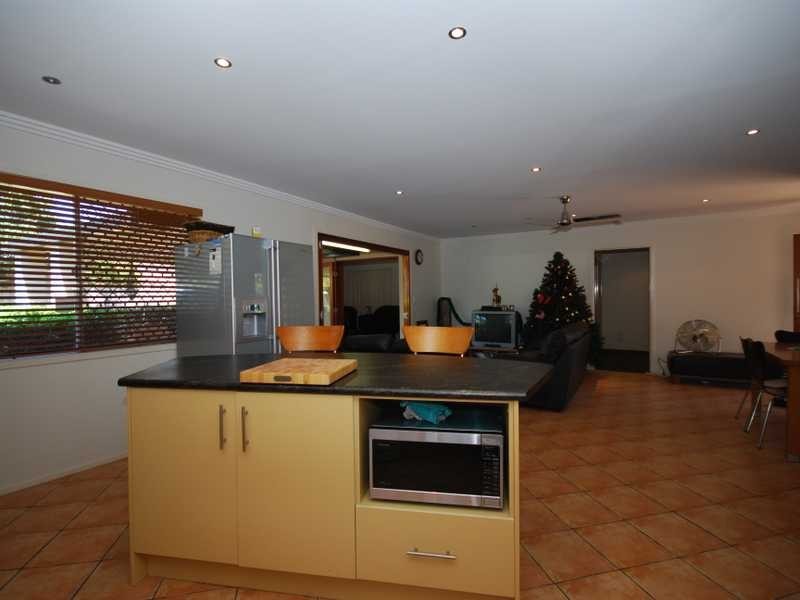 19 Clinton Ave, Burleigh Waters QLD 4220