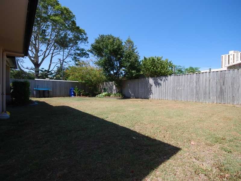 19 Clinton Ave, Burleigh Waters QLD 4220