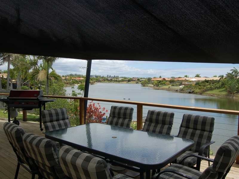 5 Cumberland Dr, Varsity Lakes QLD 4227