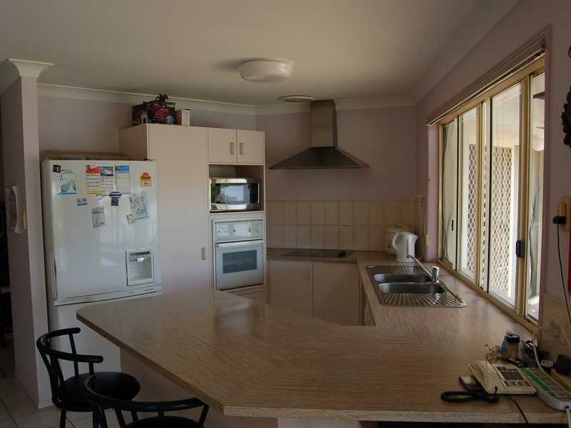 5 Cumberland Dr, Varsity Lakes QLD 4227