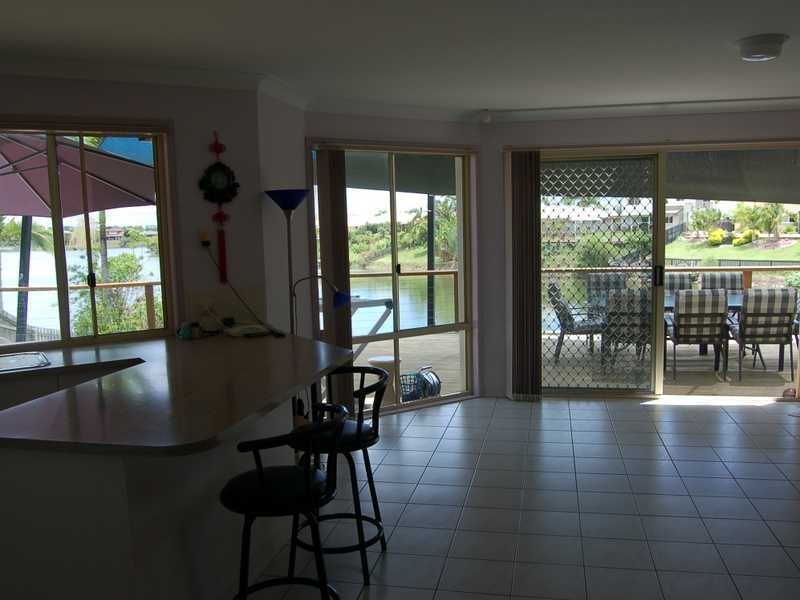 5 Cumberland Dr, Varsity Lakes QLD 4227