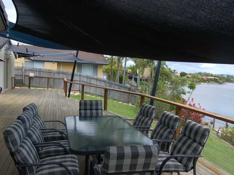 5 Cumberland Dr, Varsity Lakes QLD 4227