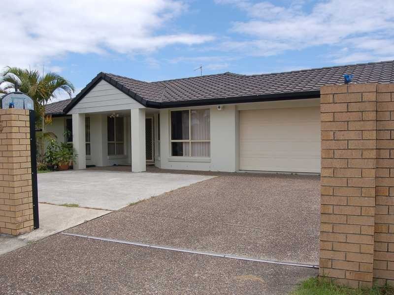 5 Cumberland Dr, Varsity Lakes QLD 4227