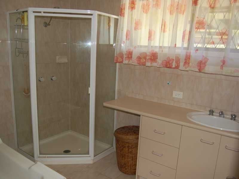 27 Kestrel Dr, Burleigh Waters QLD 4220