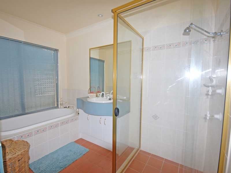 18 Sea Eagle Dr, Burleigh Waters QLD 4220