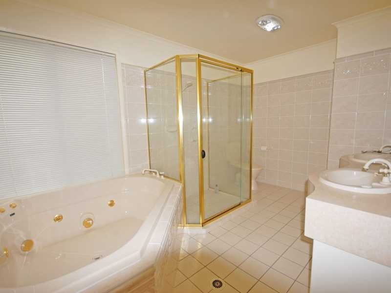 18 Sea Eagle Dr, Burleigh Waters QLD 4220