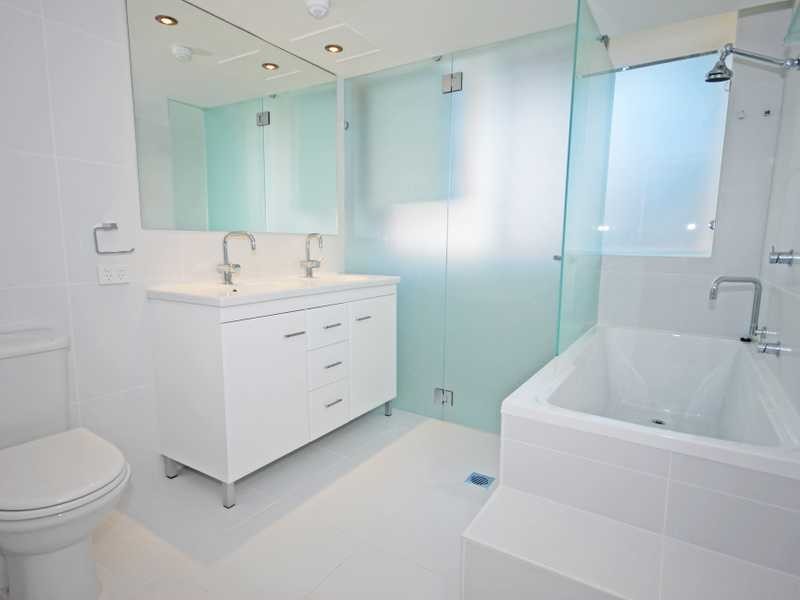 Unit 3/32 The Esplanade, Burleigh Heads QLD 4220