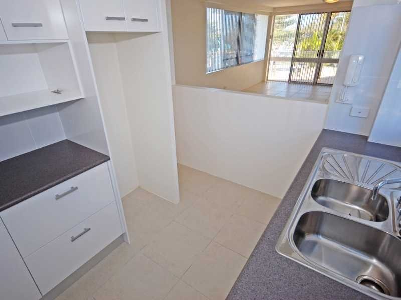 Unit 3/32 The Esplanade, Burleigh Heads QLD 4220