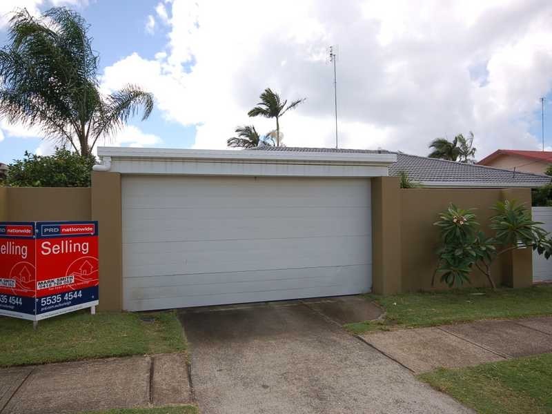 3 Bradley Ave, Miami QLD 4220
