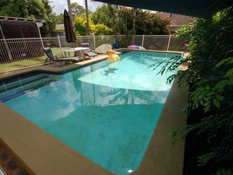 3 Bradley Ave, Miami QLD 4220