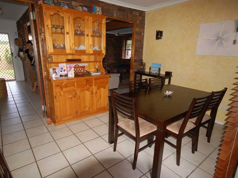 3 Bradley Ave, Miami QLD 4220