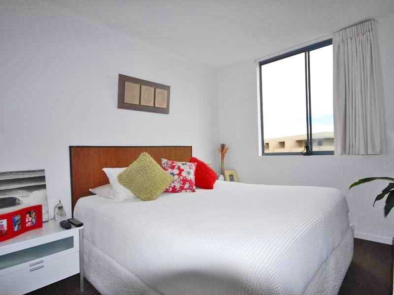 Unit 2072/1 Ocean, Burleigh Heads QLD 4220