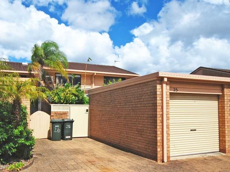 Unit 25/105 Christine Ave, Burleigh Waters QLD 4220
