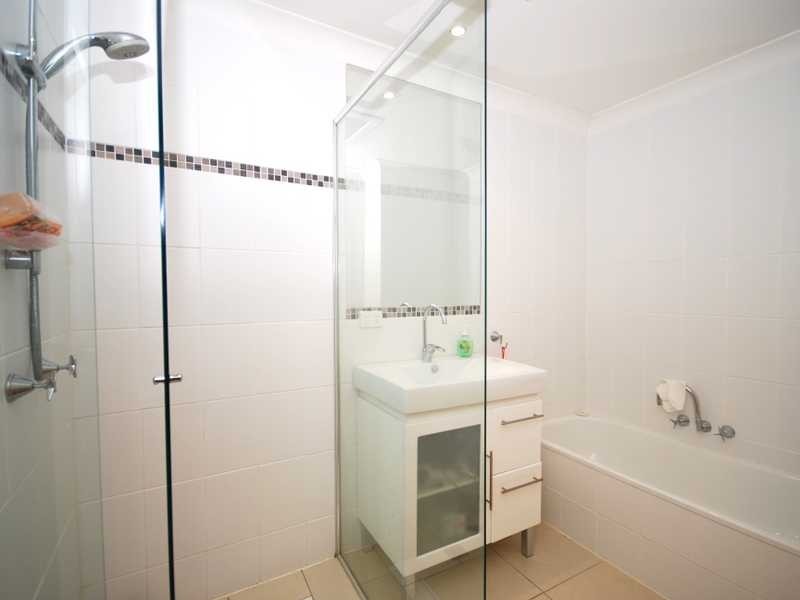 Unit 25/105 Christine Ave, Burleigh Waters QLD 4220