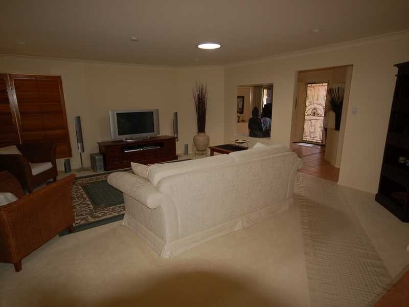 7 Nuthatch St, Burleigh Waters QLD 4220