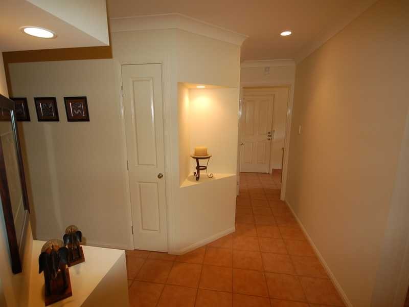 7 Nuthatch St, Burleigh Waters QLD 4220