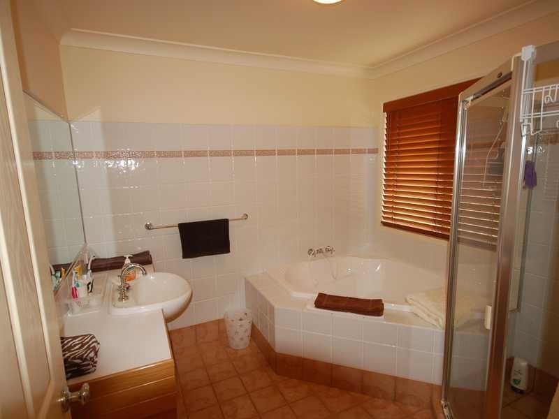 7 Nuthatch St, Burleigh Waters QLD 4220