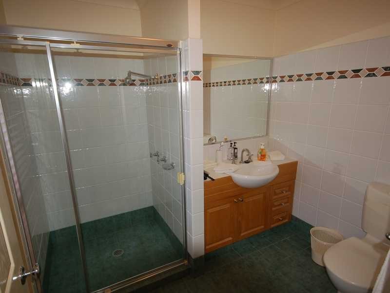 7 Nuthatch St, Burleigh Waters QLD 4220