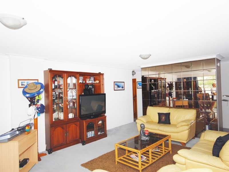 Unit 9/24 The Esplanade, Burleigh Heads QLD 4220