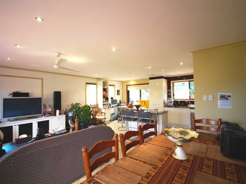39 Razorbill St, Burleigh Waters QLD 4220