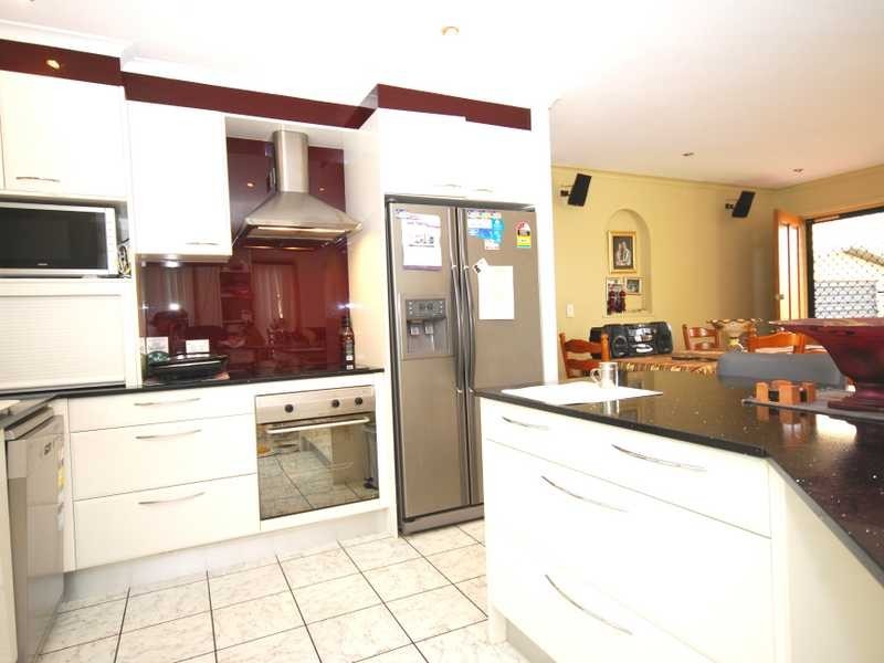 39 Razorbill St, Burleigh Waters QLD 4220