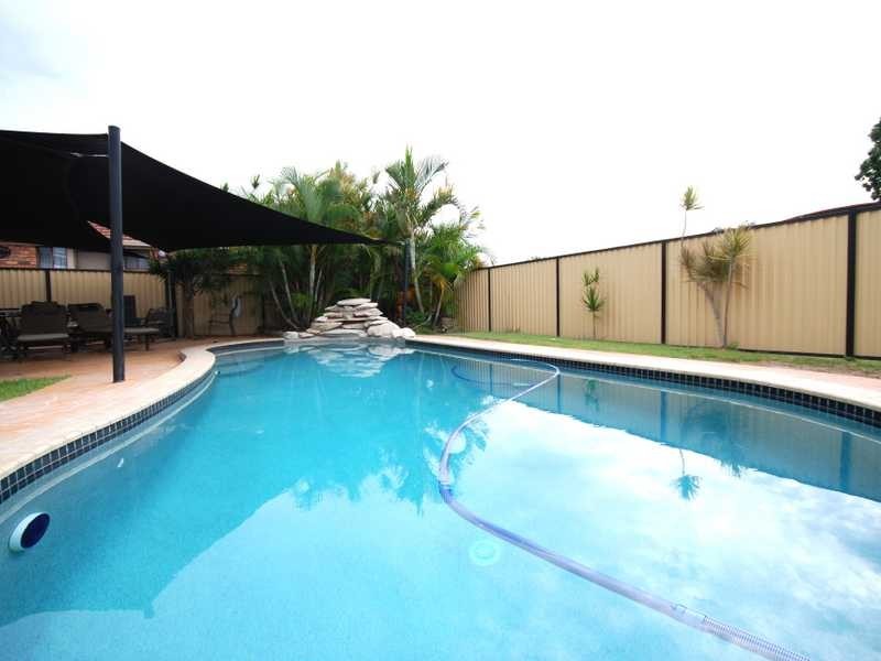 39 Razorbill St, Burleigh Waters QLD 4220