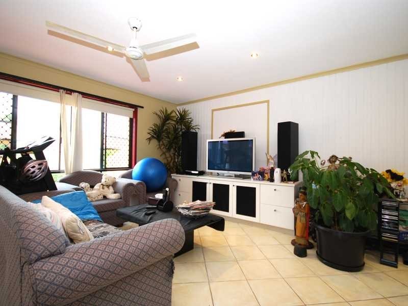 39 Razorbill St, Burleigh Waters QLD 4220