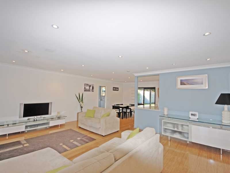 26 Sandpiper Drive, Burleigh Waters QLD 4220