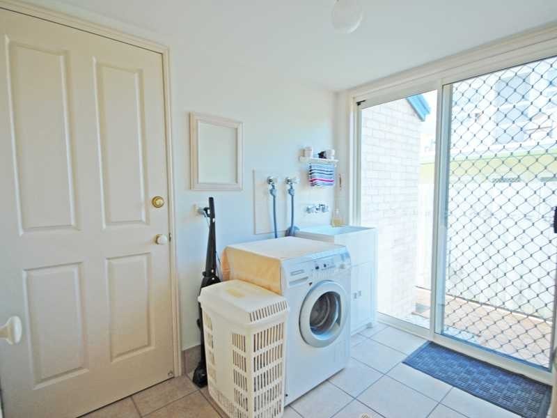 Unit 2/17 Deodar Drive, Burleigh Heads QLD 4220
