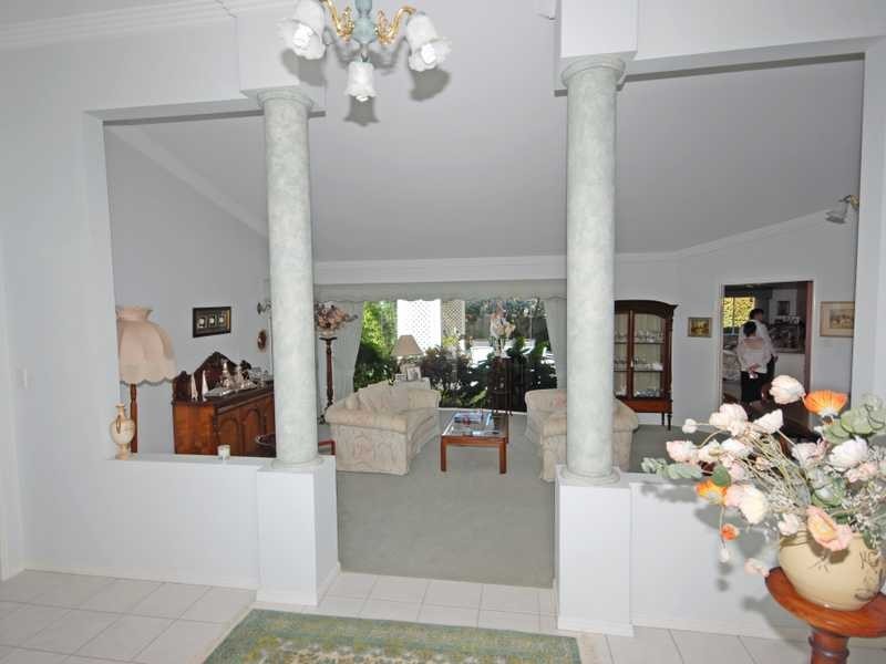 10 Sea Eagle Drive, Burleigh Waters QLD 4220