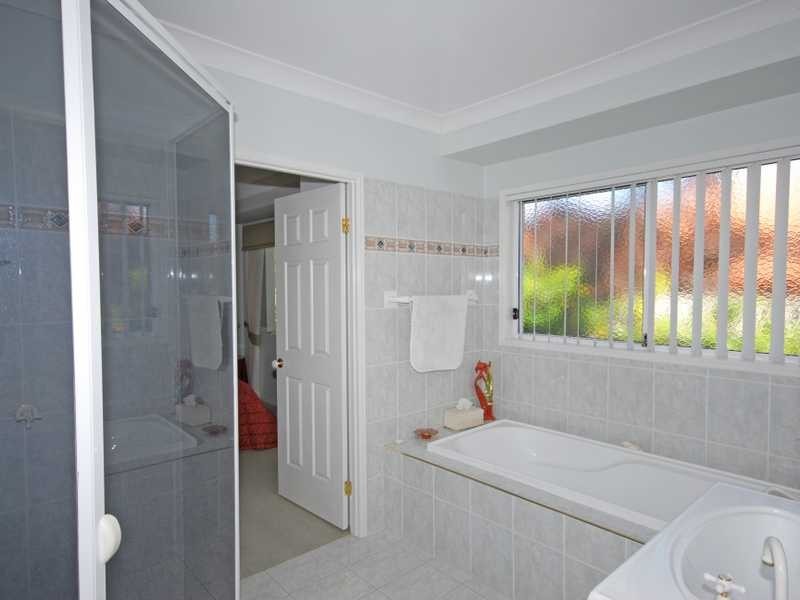 10 Sea Eagle Drive, Burleigh Waters QLD 4220