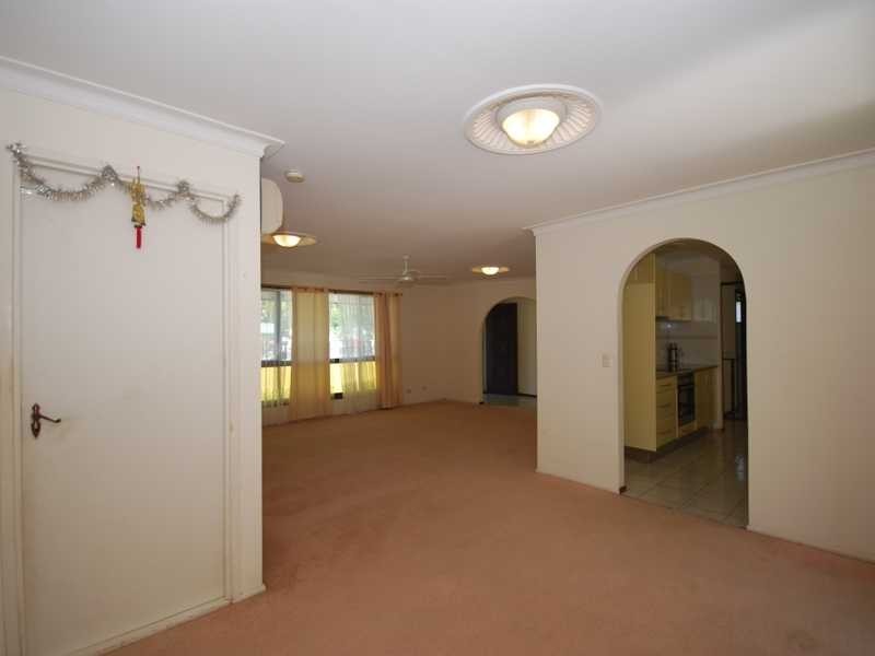 19 Oceanic Drive, Mermaid Waters QLD 4218