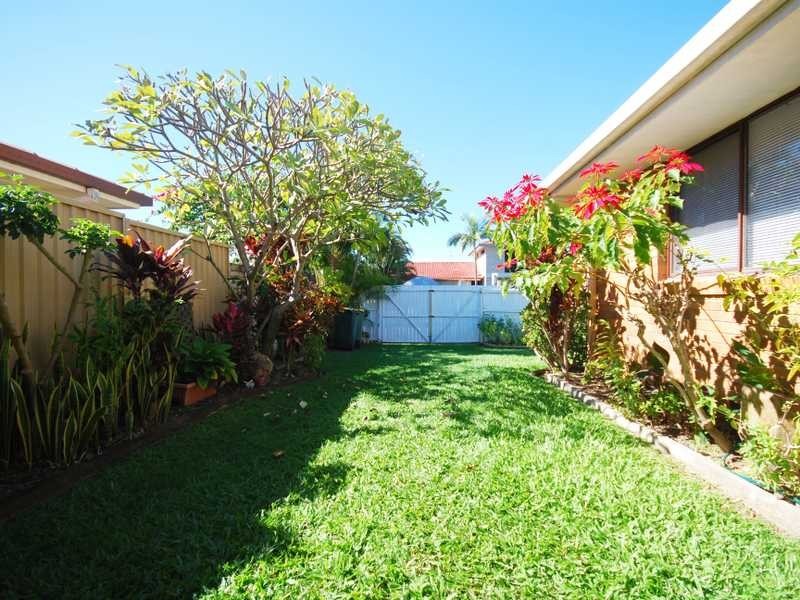 19 Oceanic Drive, Mermaid Waters QLD 4218