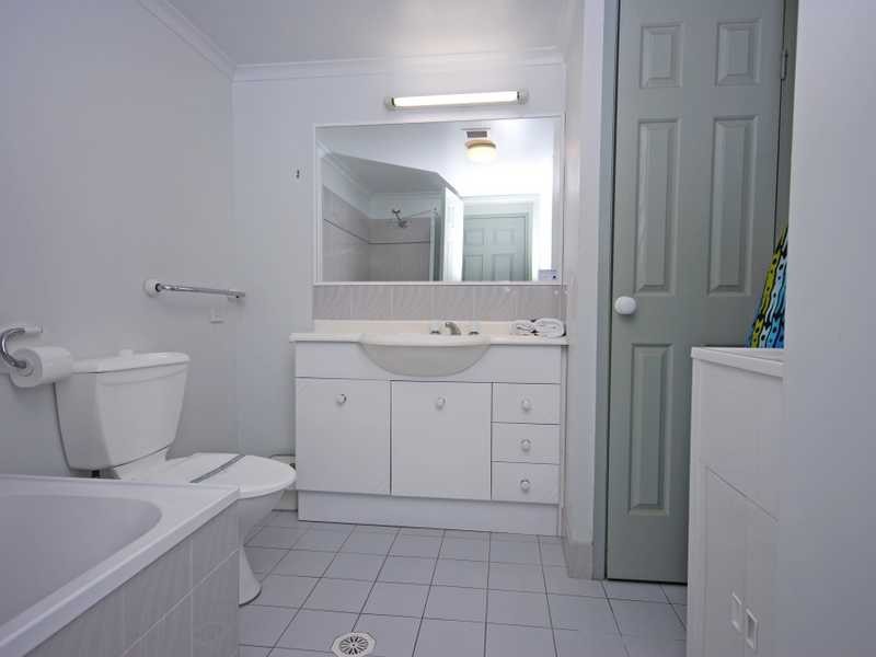 Unit 2/7 First Avenue, Burleigh Heads QLD 4220